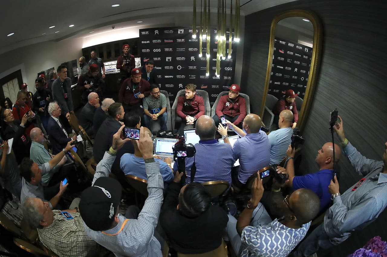 Al son del "México lindo y querido", Saúl 'Canelo' Álvarez y Gennady 'GGG' Golovkin hicieron acto de presencia en el lobby del MGM Grand de Las Vegas. El mexicano gañó la primera batalla gracias a sus fans.