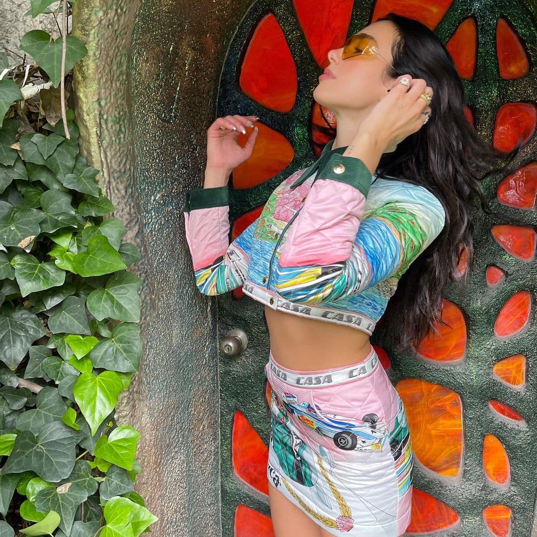 La edificación evoca la forma de una serpiente.