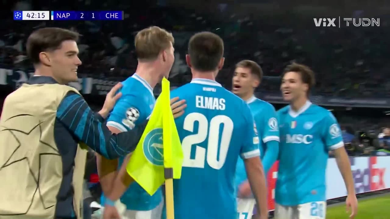 ¡Napoli le da la vuelta! Gran jugada del equipo italiano y ahora mandan en el partido