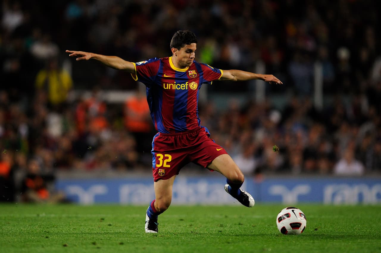 Marc Bartra es uno de los defensas que más prometía en La Masía. Pasó al Borussia Dortmund por oportunidades y se consolidó en el Betis como compañero de Guardado y Lainez.