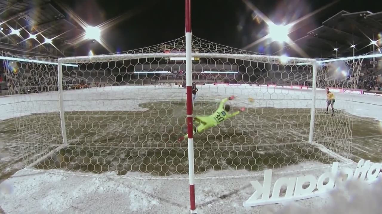 ¡Dramáticos penales! Moscoso se viste de héroe y Comunicaciones avanza