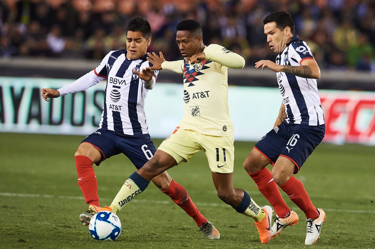 Salvador Cabañas recibió un reconocimiento durante el encuentro pero no fue noche redonda por la derrota de las Águilas ante Monterrey.