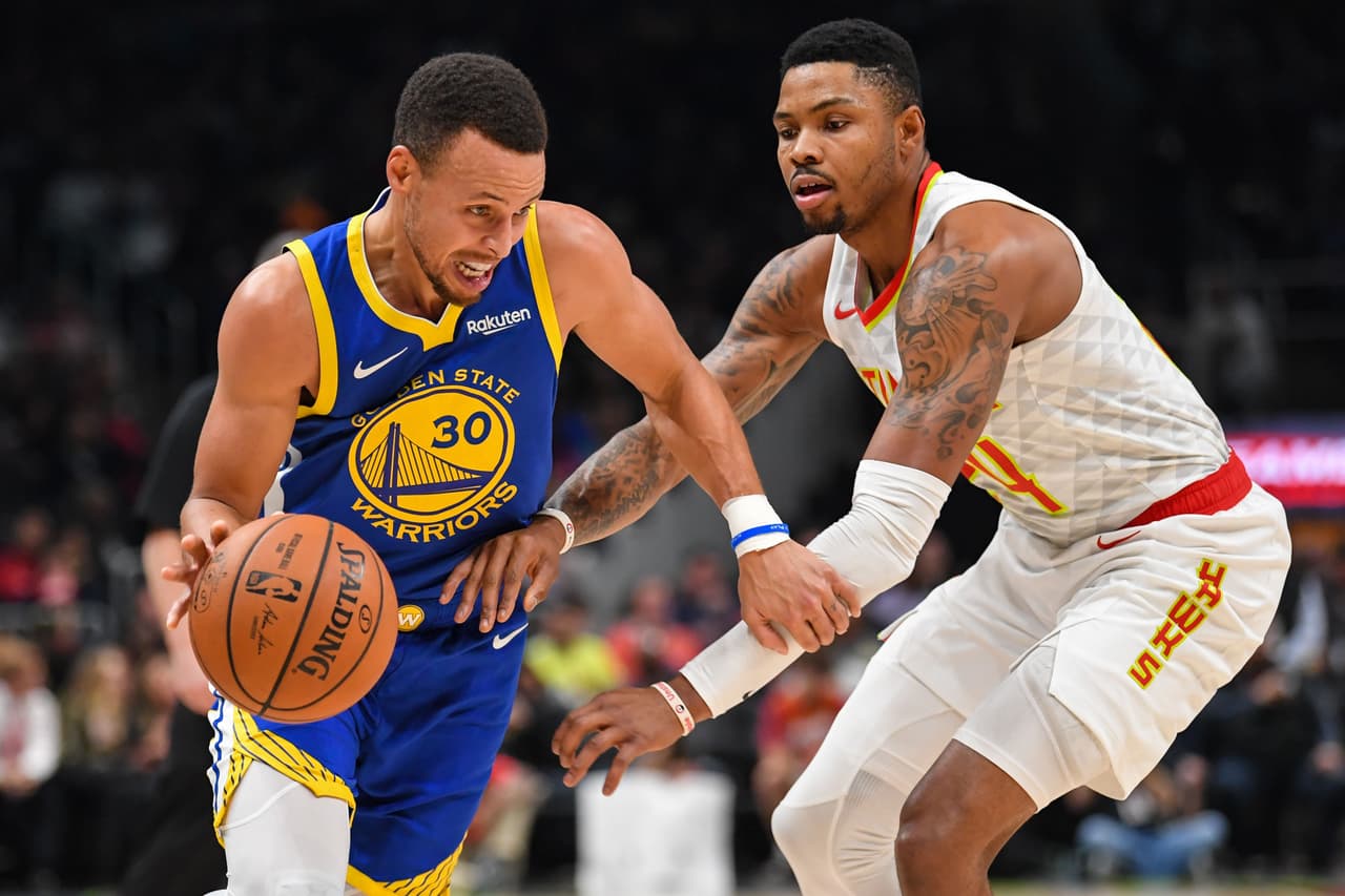 <b>Golden State 128-11 Atlanta</b>. En su segundo juego de regreso tras una lesión, Stephen Curry lideró a los Warriors (16-9) a vencer a los Hawks (5-19) con 30 puntos en State Farm Arena.