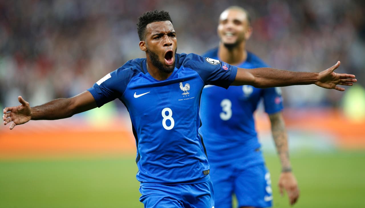 El jugador de la selección de Francia y de Mónaco, Thomas Lemar, festeja un gol contra Holanda en las eliminatorias mundialistas de Europa el jueves, 31 de agosto de 2017, en Saint-Denis, a las afueras de París. (AP Foto/Christophe Ena)