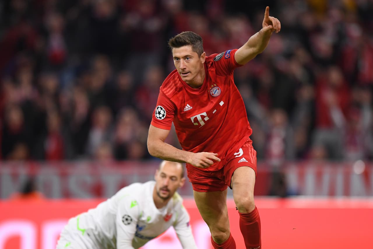 Lewandowski llegó a Bayern Munich para la temporada 2014-15, procedente del Borussia Dortmund, donde fue referente durante cuatro temporadas.