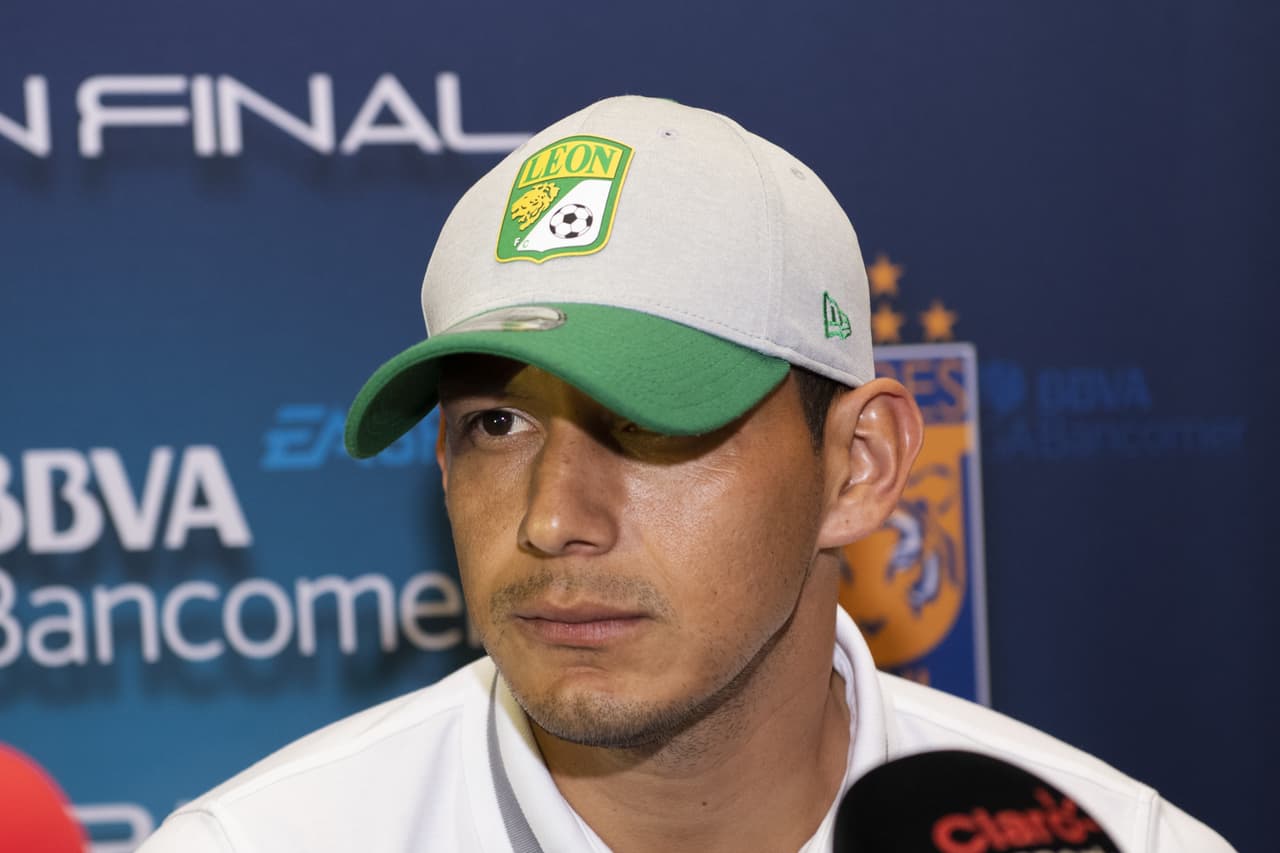 Estas son las mejores imágenes del Día de Medios que sostuvieron Ricardo 'Tuca' Ferretti, entrenador de Tigres, Ignacio Ambriz, técnico del Léon, y algunos de sus futbolistas como Carlos Salcedo, Guido Pizarro, Eduardo Vargas, Luis Montes, Ángel Mena o Fernando Navarro, entre otros, un día antes del Juego de Ida de la Final del Clausura 2019 de la Liga MX, que se efectuará en Monterrey.