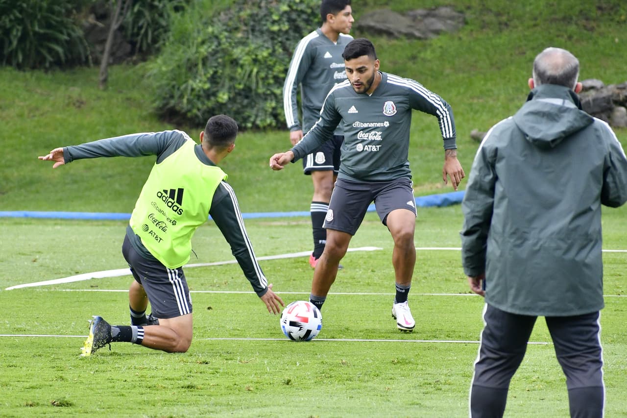 Reportan jugadores de Rayados al Tri del Tata Martino