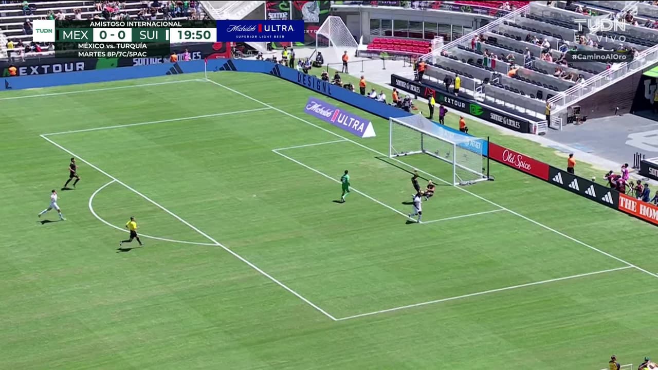 ¡GOL!  anota para Suiza. Breel Embolo