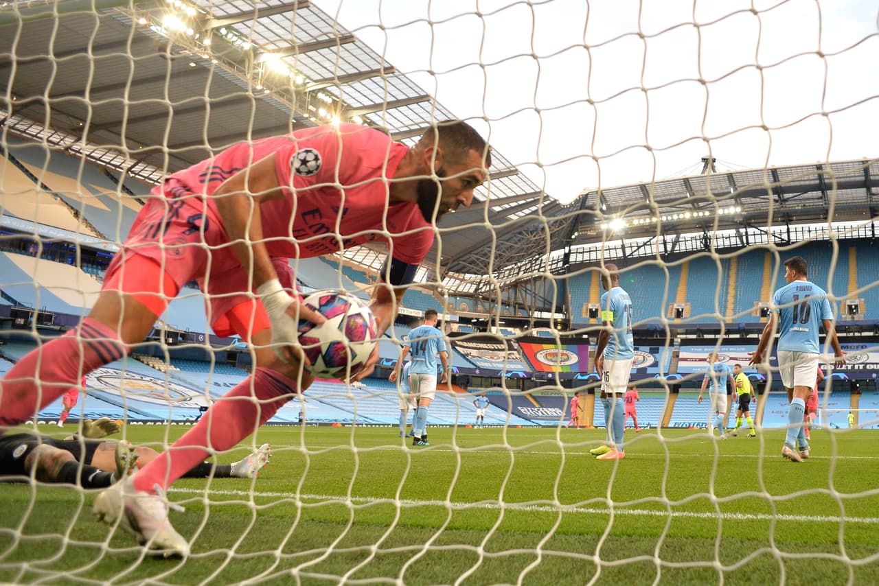 Benzema (28’) aprovechó un centro Rodrygo para clavar el esférico por la esquina inferior derecha.