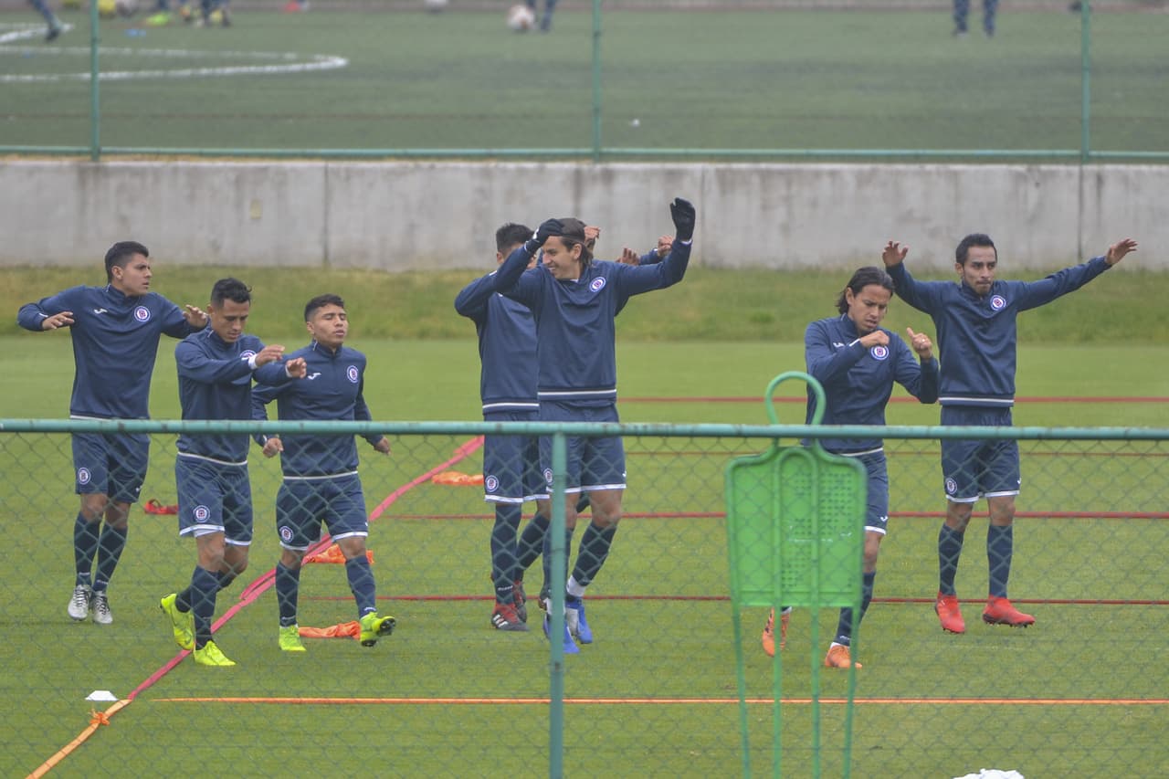 Cruz Azul, encabezado por el técnico Pedro Caixinha, vive un momento de reflexión luego de apenas sumar un punto de 6 posibles en el Clausura 2019. Por eso, el trabajo duro y la unidad son constante ahora.