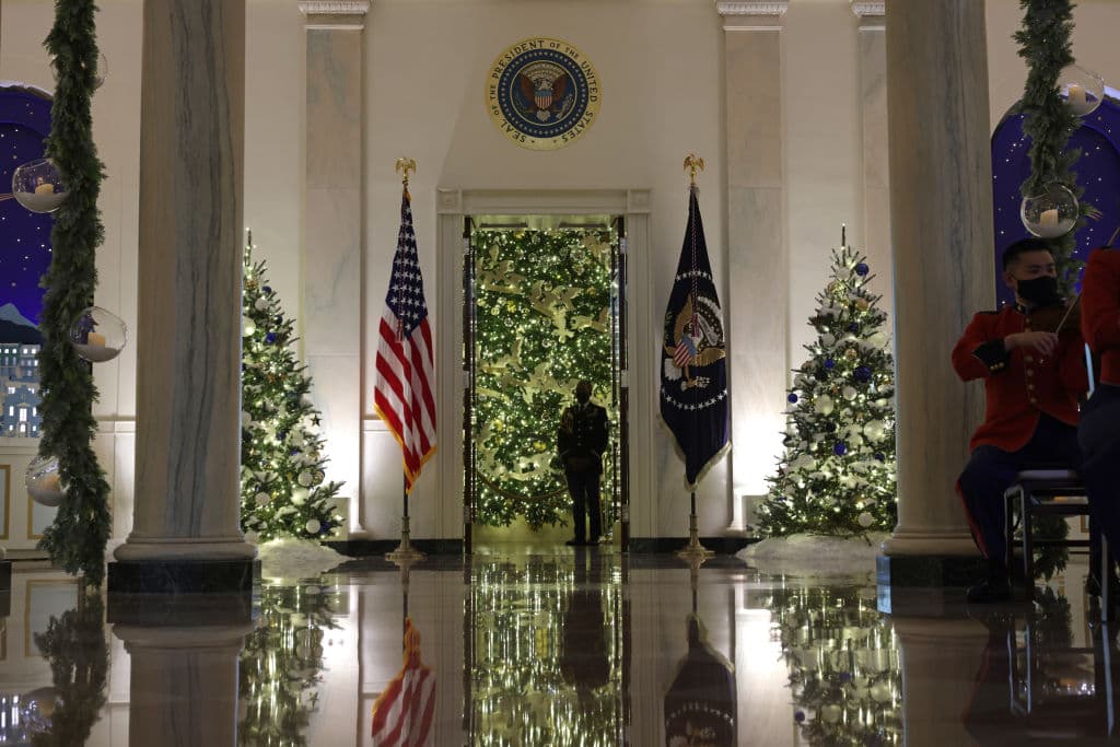 “Gifts from the Heart" será una serie interactiva y que será lanzada en plataformas digitales, incluyendo Instagram, Google Maps Street View, Snapchat y otras que permitirán al público interactuar con la Casa Blanca desde su hogar.