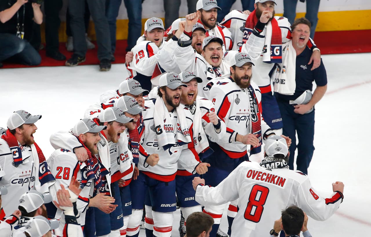 Los Washington Capitals vencieron por 3-4 a los Golden Knights en Las Vegas en el quinto juego de la Stanley Cup de Liga Nacional de Hockey sobre Hielo (NHL), que ganaron 4-1 al mejor de siete.