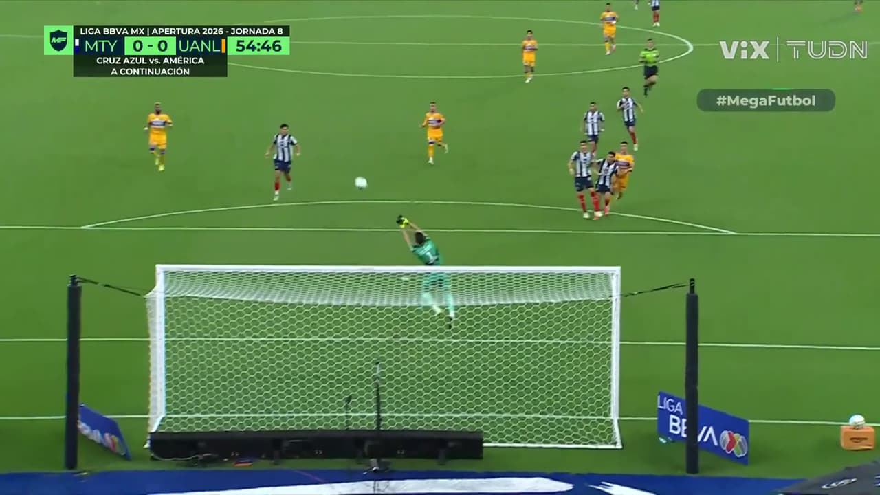 ¡Una más de Andrada! El arquero de Rayados ataja un bombazo de Brunetta