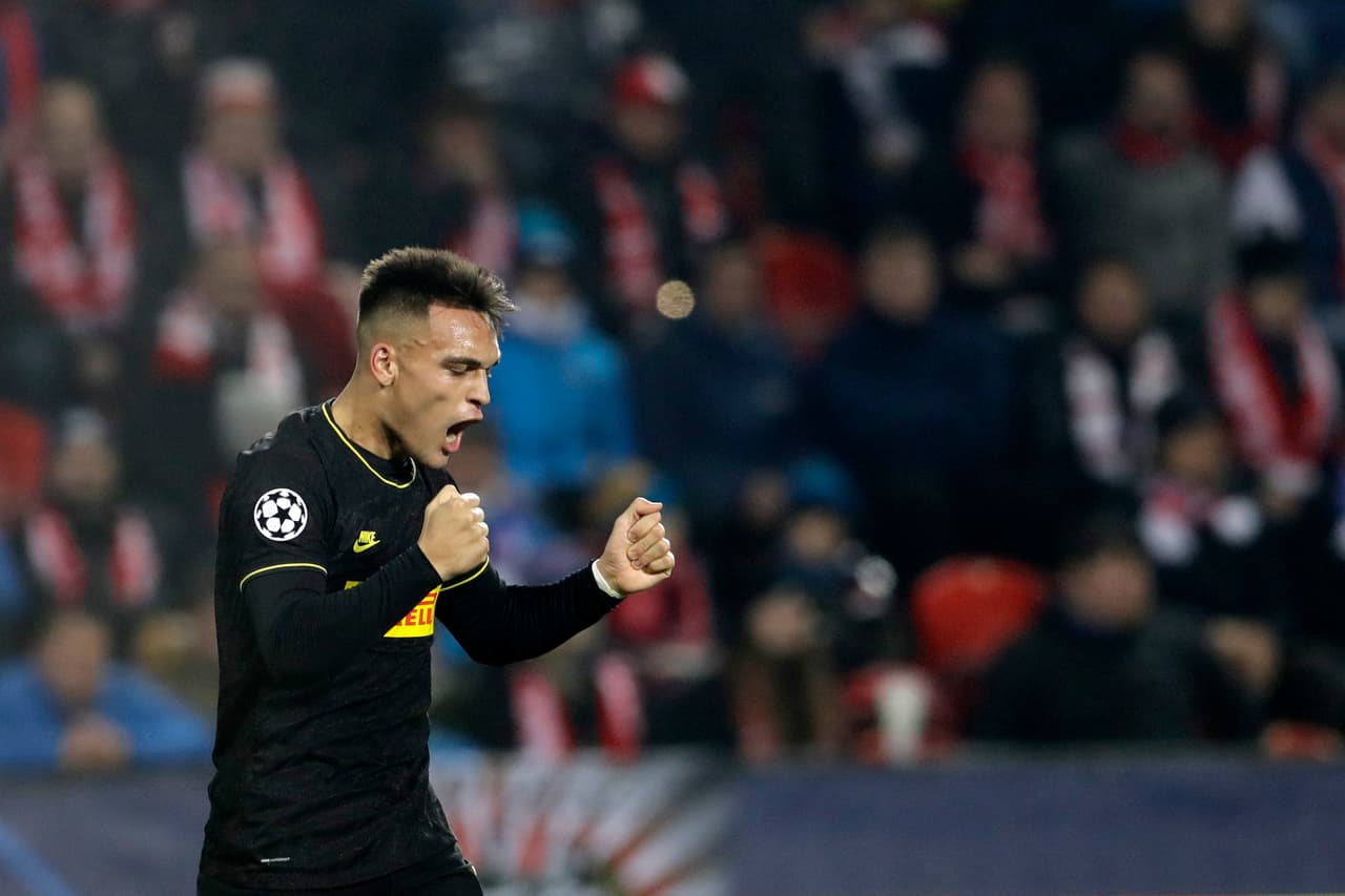 Lautaro Martínez (19’, 88’) continúa con excelente racha y marcó en dos ocasiones. Lukaku (81’) marcó el tercero para los visitantes. Soucek (37’) descontó para Slavia Praga.