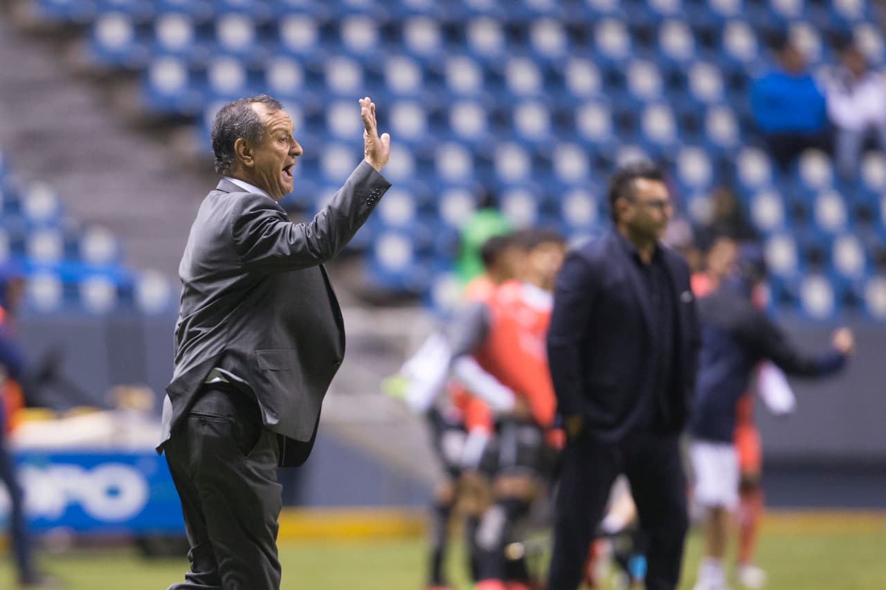 Enrique Meza planteó un partido muy organizado para los locales en el estadio Cuahutehmoc.