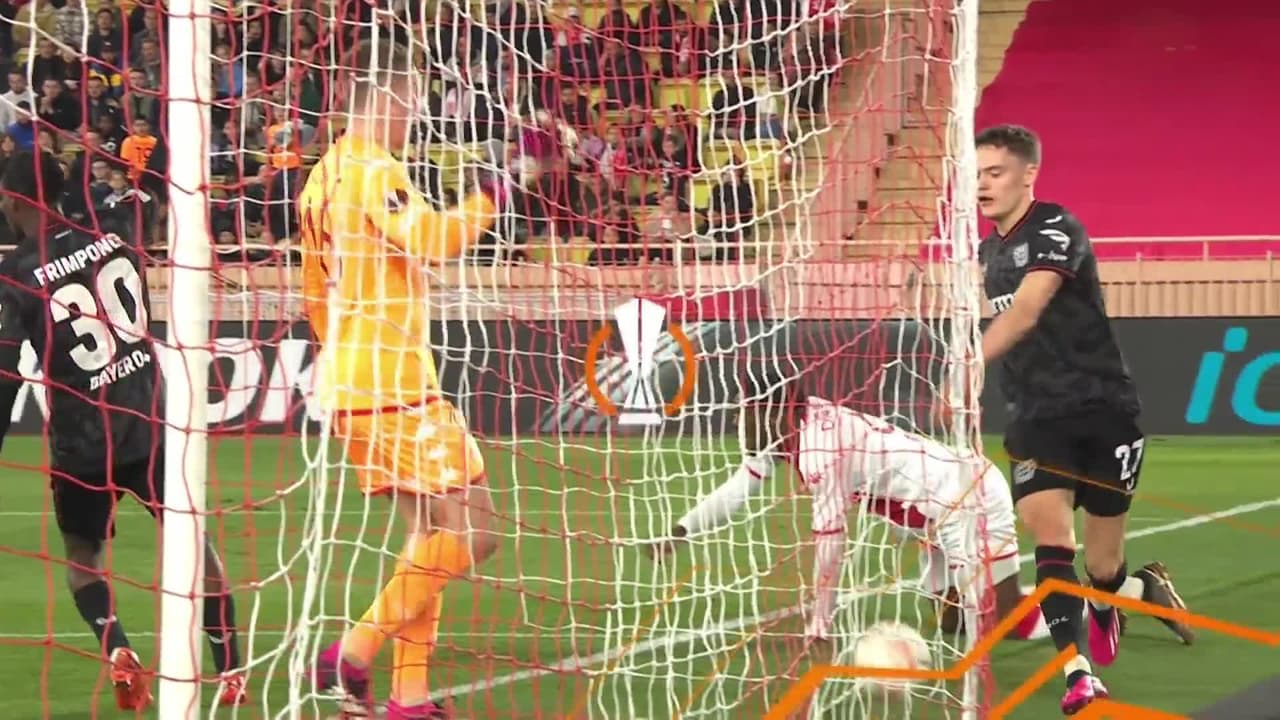 ¡GOL!  anota para Bayer 04 Leverkusen. Exequiel Palacios