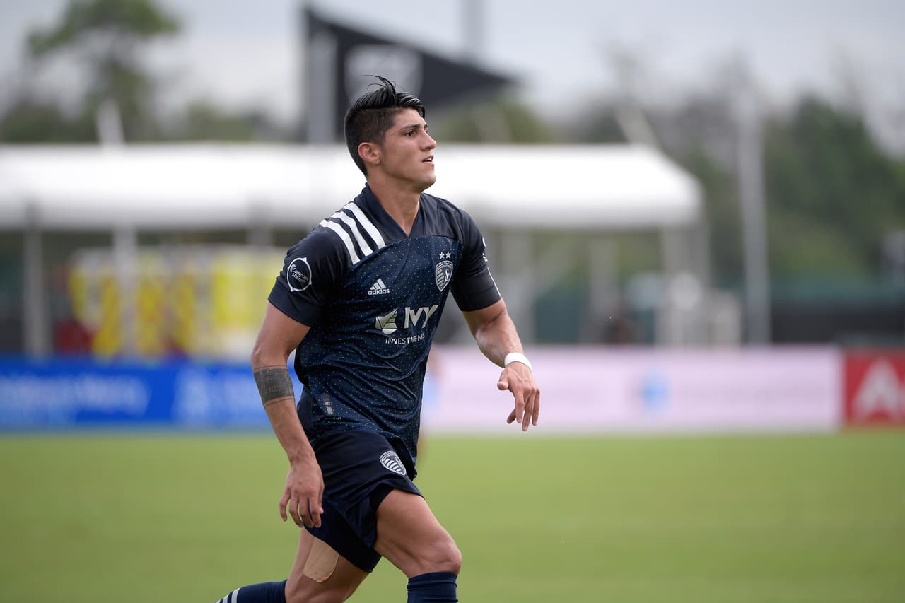 Alan Pulido recibe descanso y no juega con Kansas City