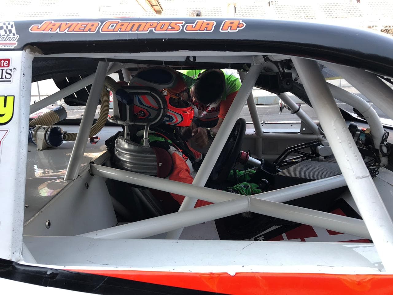 Con mucha pasión y un gran ambiente, así se vive el cierre de Nascar Challenge en México.