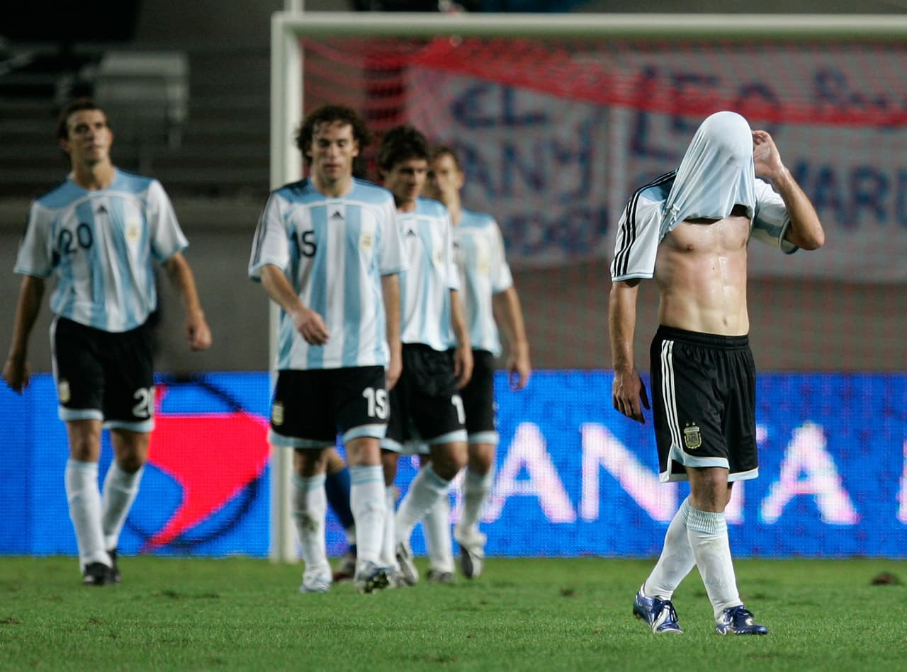 En el Mundial de Alemania 2006 el joven delantero tuvo que ver desde la banca cómo Alemania eliminaba en tanda de penales a la selección albiceleste.