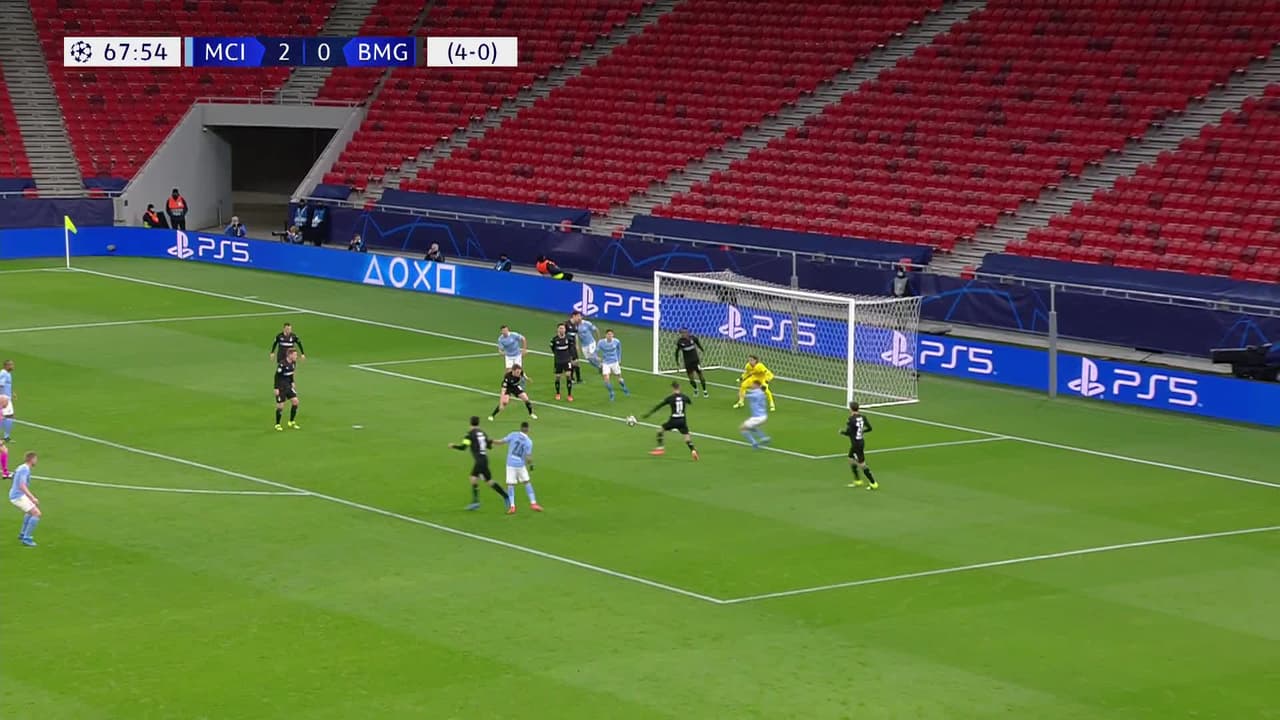 ¡TIRO ATAJADO! disparo por Riyad Mahrez.