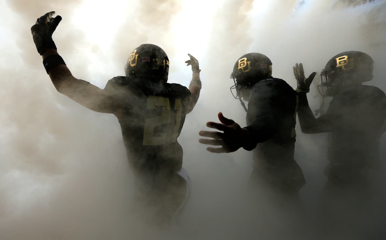 Baylor Bears cayeron contra TCU Horned Frogs en el McLane Stadium en Waco (Texas), pero sus jugadores dejaron esta llamativa imagen en el fútbol americano colegial estadounidense.