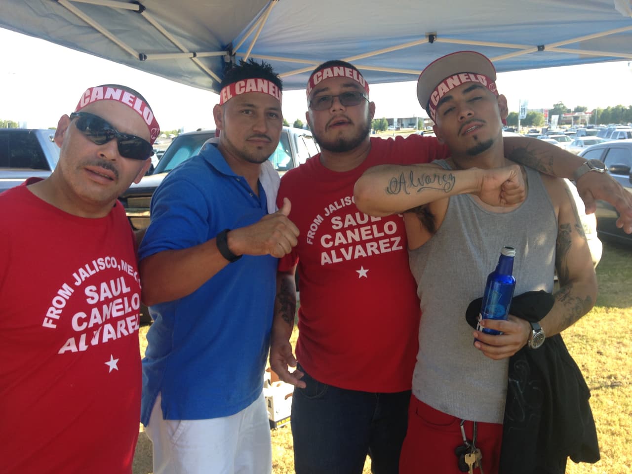 Con el 'Álvarez' tatuado en el brazo. La familia que lleva el mismo apellido que el 'Canelo' se organizó para apoyar al nacido en Jalisco, México.