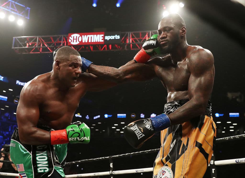 Deontay Wilder (40-0, 39 KOs) defendió su título CMB de peso completo ante Luis 'King Kong' Ortiz en el Barclays Center de Nueva York. Wilder tuvo una contienda complicada, pero la pólvora en sus manos hizo el trabajo para el décimo asalto cuando noqueó dos veces al cubano.