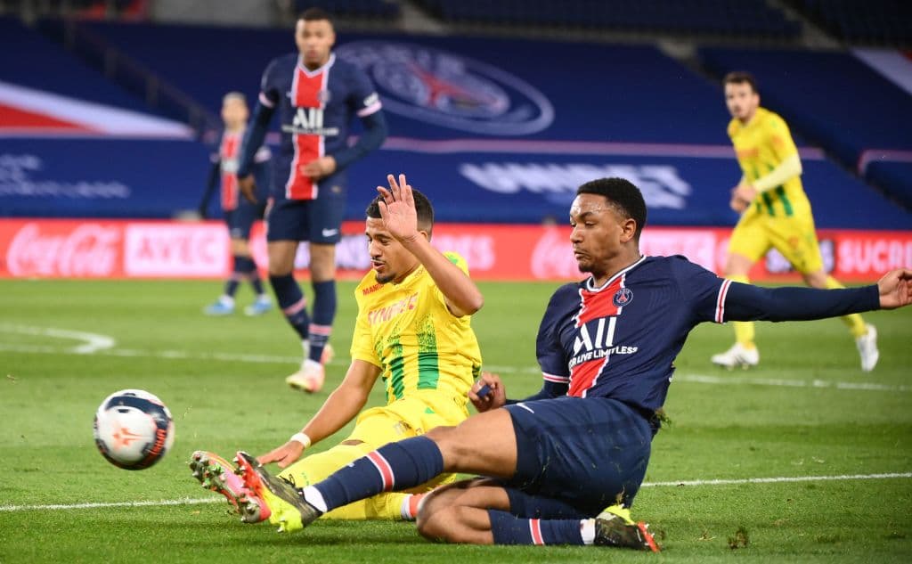 Nantes se lleva la victoria del Parc Des Princes 2-1 ante el Paris Saint-Germain. Los goles de los visitantes corrieron a cargo de Randal Kolo y Moses Simon, mientras que por parte de los parisinos, Julian Draxler hizo el único tanto durante la Jornada 29 de la Ligue 1.
