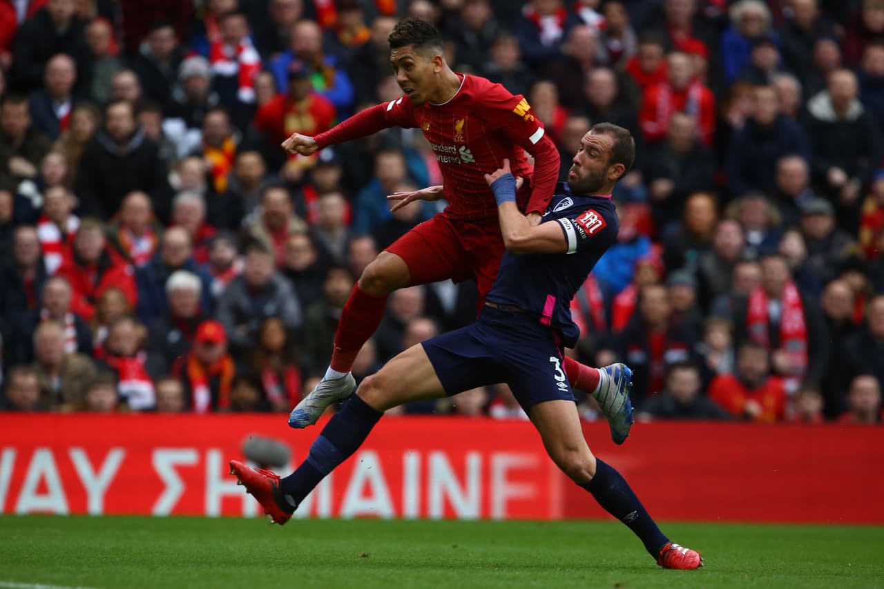 Liverpool dejaba ir una clara oportunidad en los botines de Firmino al minuto 16.