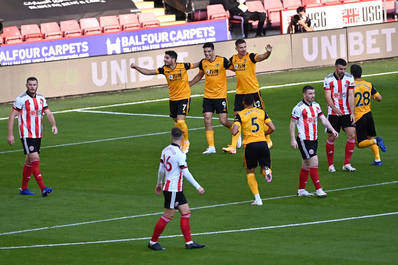 El DT de Wolves se dice afortunado por tener a Raúl Jiménez