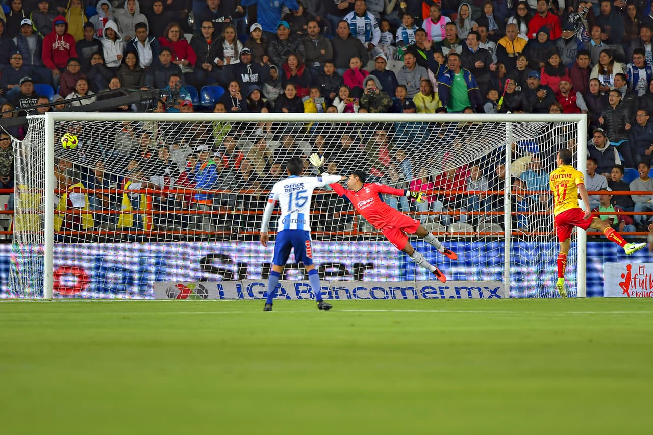 Sus espectaculares atajadas fueron claves para que el marcador permaneciera con empate a cero.