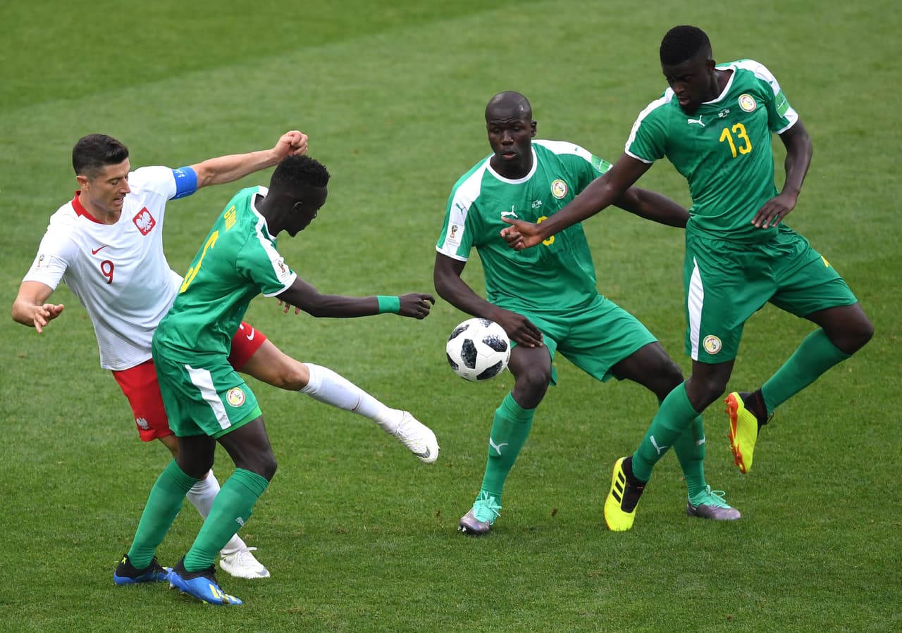 Polonia se vio sin con dificultades para doblegar a la segura defensa de Senegal.