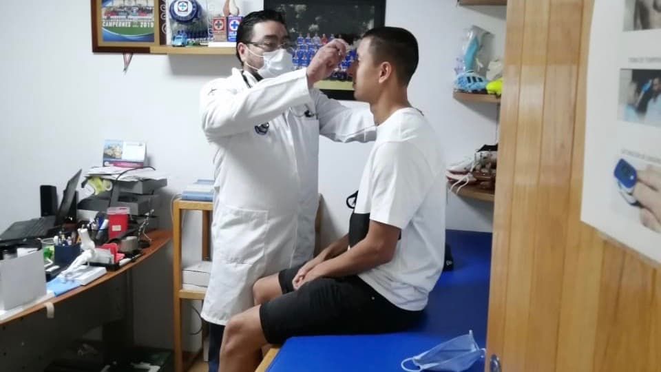 Cruz Azul ya planea la nueva normalidad pese a la pandemia. Ha citado a sus jugadores en La Noria para realizar exámenes médicos y descartar o detecar positivos por coronavirus en el plantel.