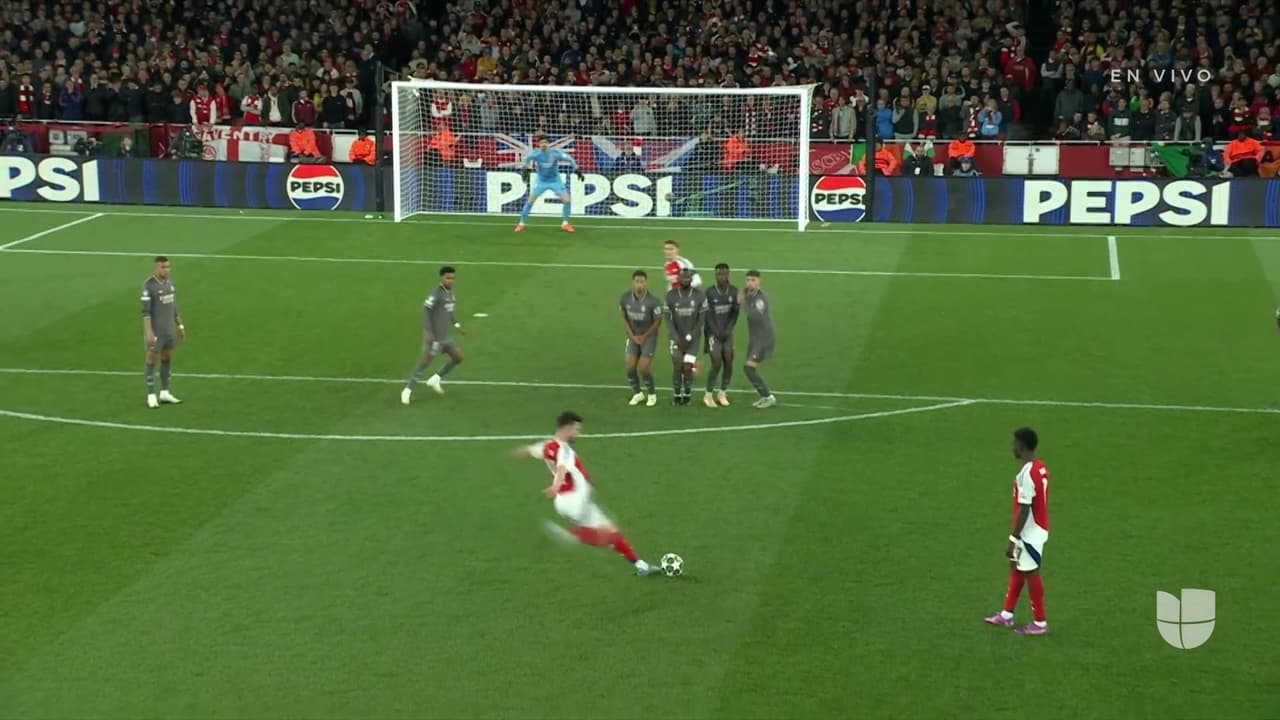 ¡Brutal golazo de Declan Rice!  De tiro libre mete una comba imposible