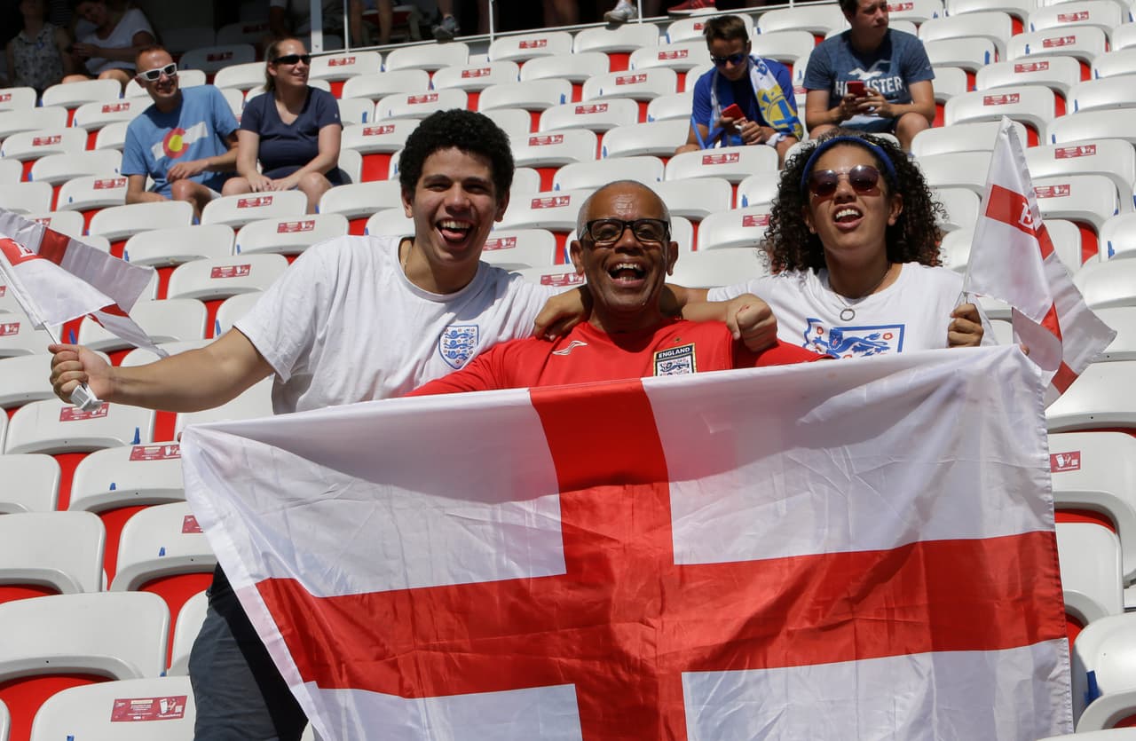 En el Stade de Nice los aficionados ingleses y suecos vivieron una jornada especial a pesar de no jugar por el título. El tercer puesto del Mundial Femenino era la motivación en esta penúltima jornada del campeonato, la cual contó con mucha alegría en las tribunas.