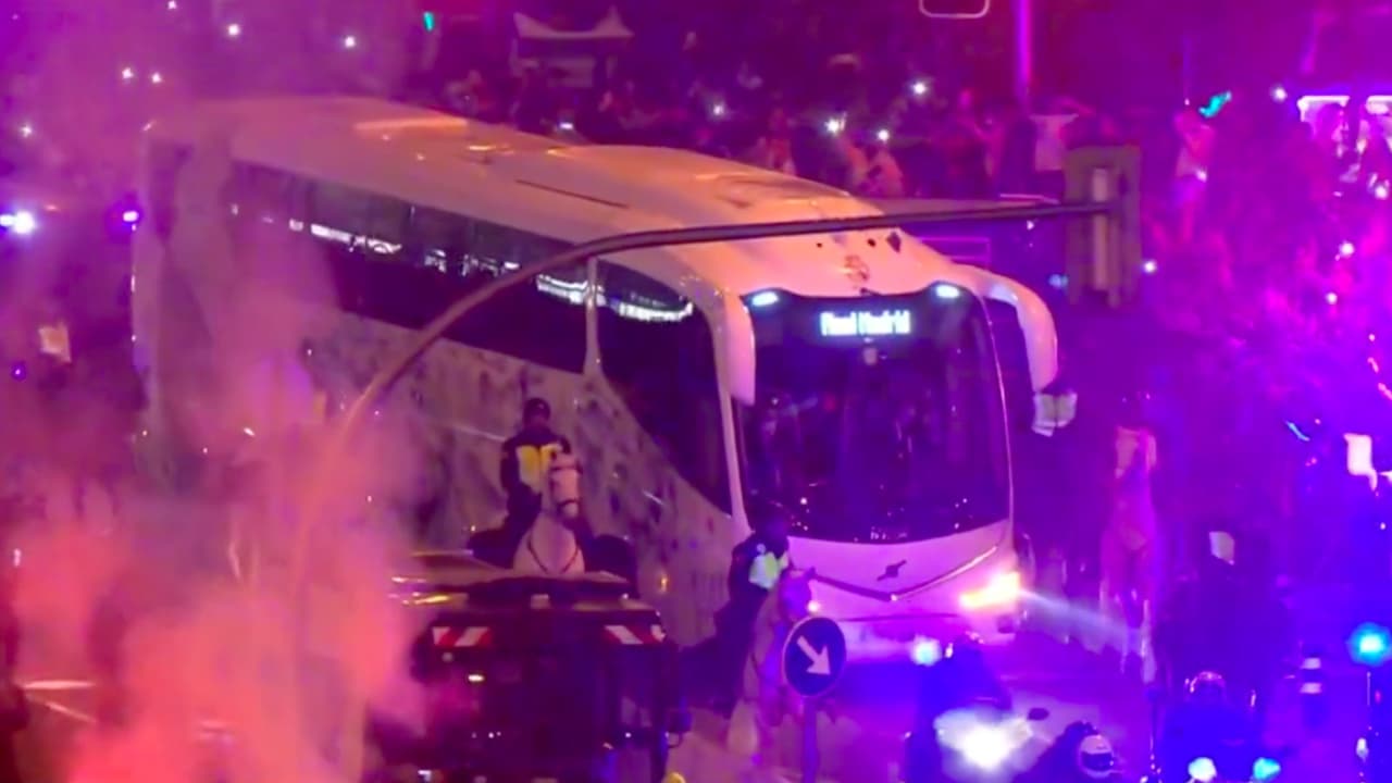 Real Madrid llega escoltado y entre bengalas para enfrentar al PSG