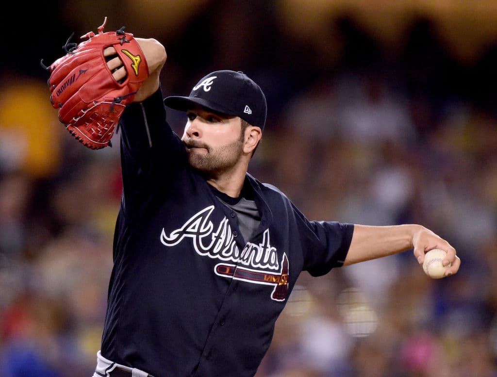 En 2017 jugó para los Atlanta Braves, equipo con el que tuvo 18 aperturas y marca de 4-7, con 4.15 de efectividad.