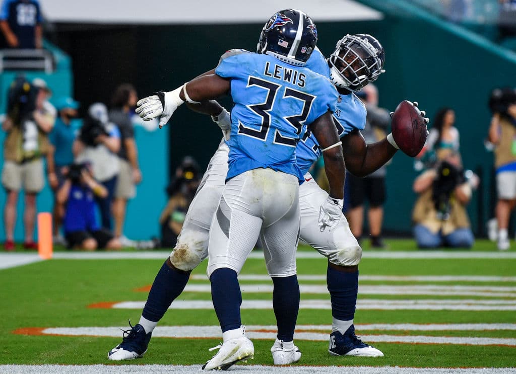 Al regreso, los Titans empataron el partido 10-10 con un acarreo de cuatro yardas de Dion Lewis (33), prácticamente en los primeros segundos del último cuarto.