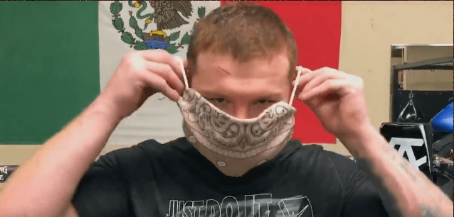 Canelo Álvarez invita a protegerse contra el “pin$h3” coronavirus