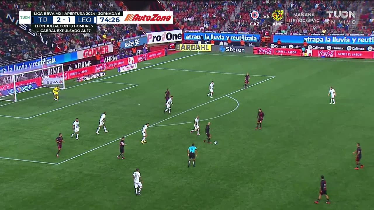 ¡TIRO ATAJADO! disparo por Efraín Álvarez.