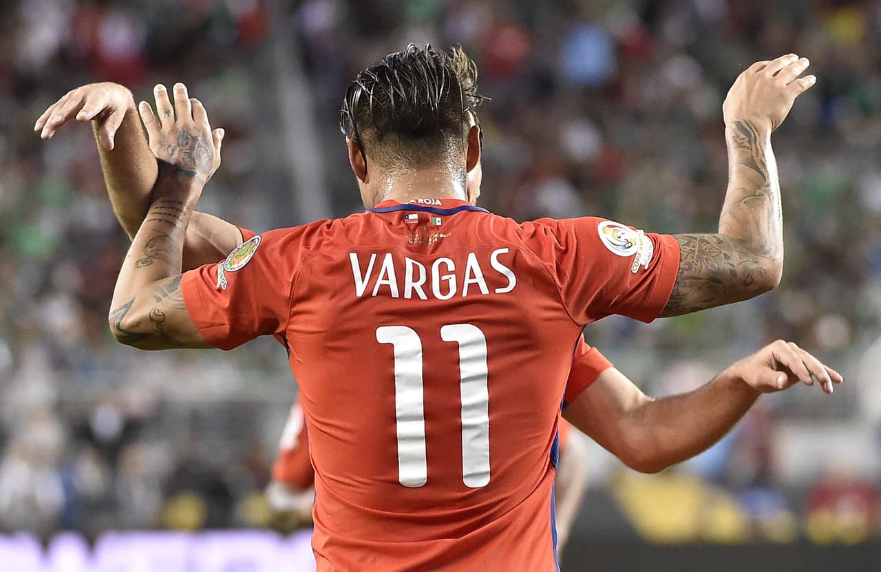 Eduardo Vargas, ahora con zurdazo desde el centro del área al ángulo superior izquierdo, el 5 - 0.