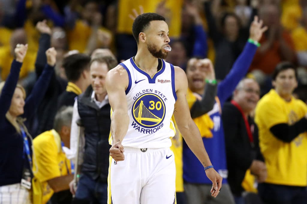 Curry shot se fue 12 de 23 en su cuarto partido de POstemporada de 30 o más puntos en esta campaña.