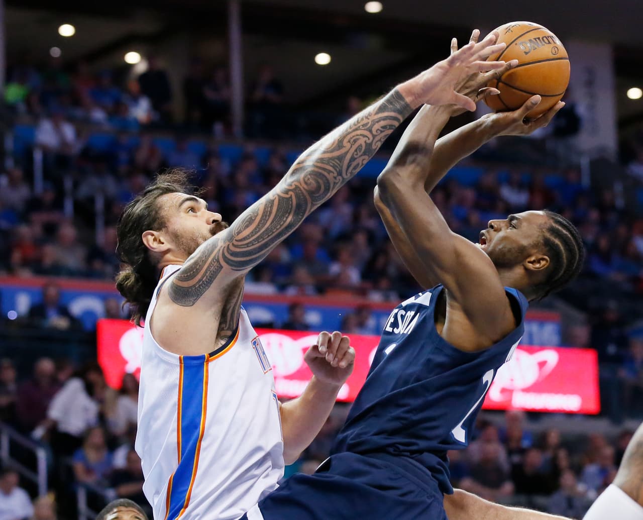 Steven Adams terminó con 17 unidades y 13 rebotes por Oklahoma City.