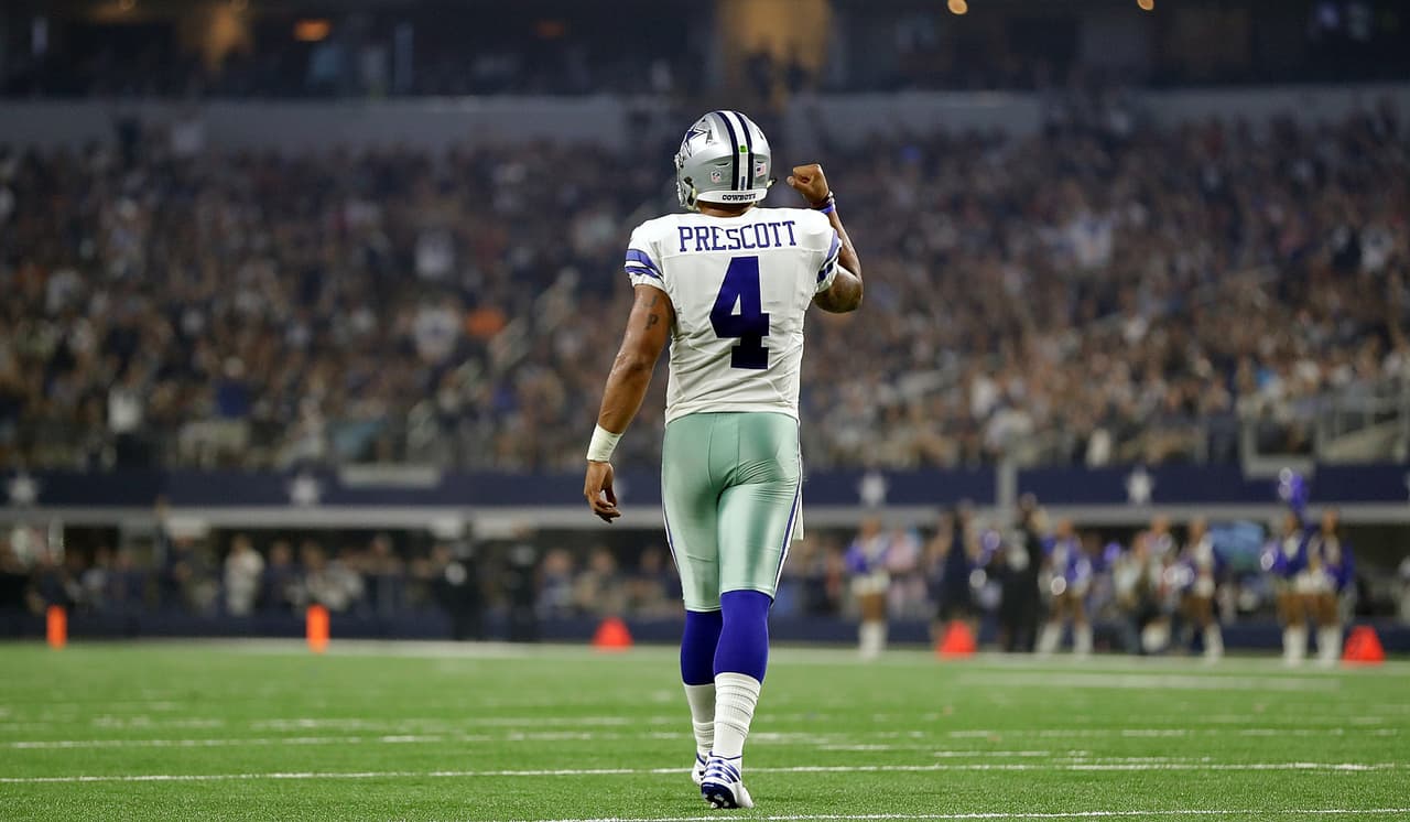 ARLINGTON, TX - SEPTEMBER 25: Dak Prescott #4 of the Dallas Cowboys at AT&T Stadium on September 25, 2016 in Arlington, Texas. (Photo by Ronald Martinez/Getty Images)