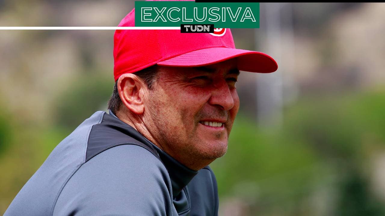 José Manuel de la Torre monitorea a sus jugadores desde casa