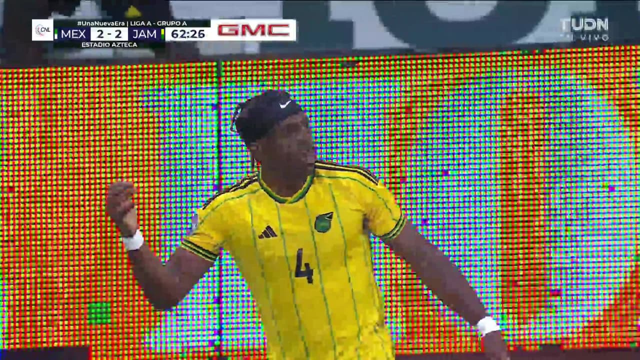 ¡TIRO ATAJADO! disparo por Hirving Lozano.