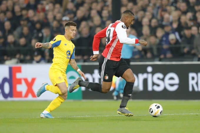 El arquero del Porto, Agustín Marchesín, tuvo que parchar su playera en el duelo de la Europa League porque su indumentaria no traía el patrocinador que usan en competiciones internacionales.