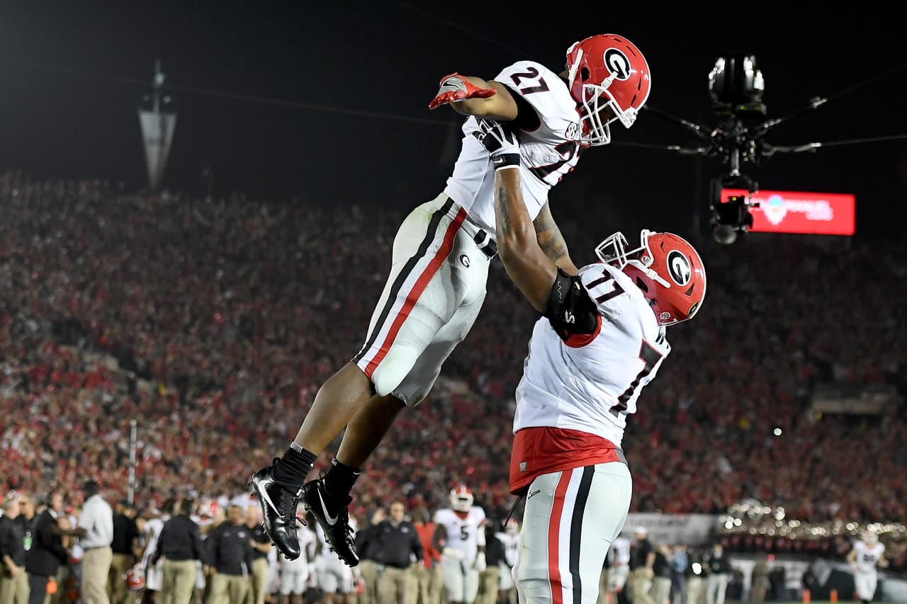 Nick Chubb corrió para 145 yardas en 14 acarreos con par de anotaciones. La ofensiva terrestre de Georgia sumó 317 yardas totales y 5 touchdowns.