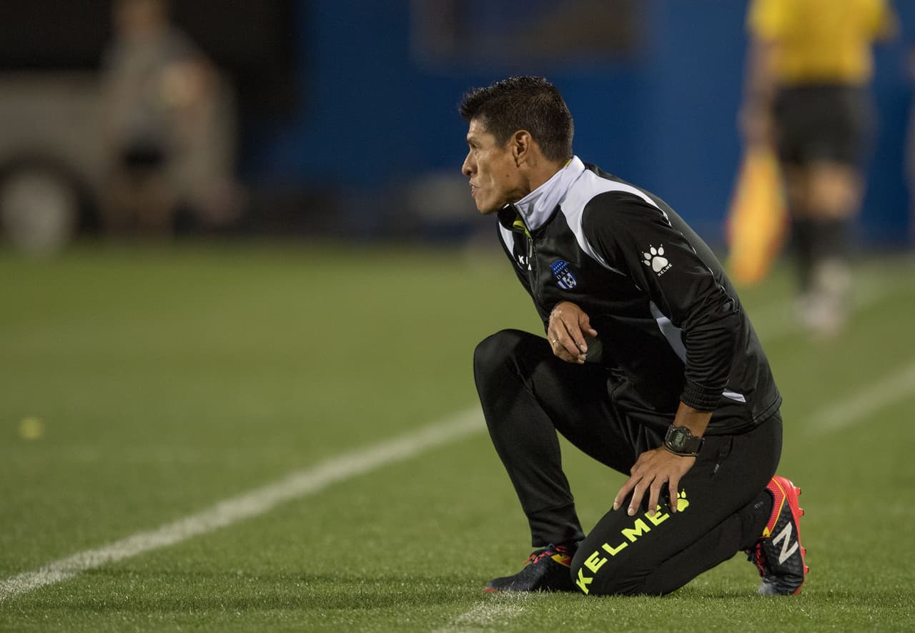 El colombiano Juan Guzmán es el director técnico de Árabe Unido, que buscaba dar la sorpresa en Estados Unidos.