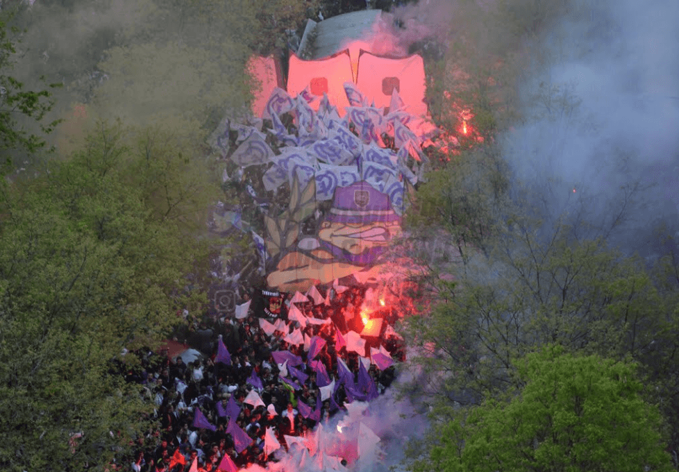 Gran recibimiento de la afición merengue para el partido de los Octavos de Final de ida ante Manchester City.